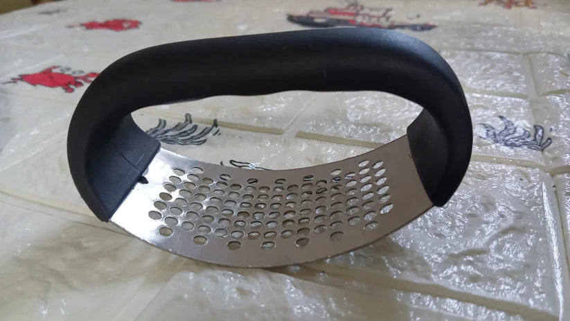 Effortless Stainless Steel Garlic Crusher – Rocking Garlic Press & Mincer for Quick Prep